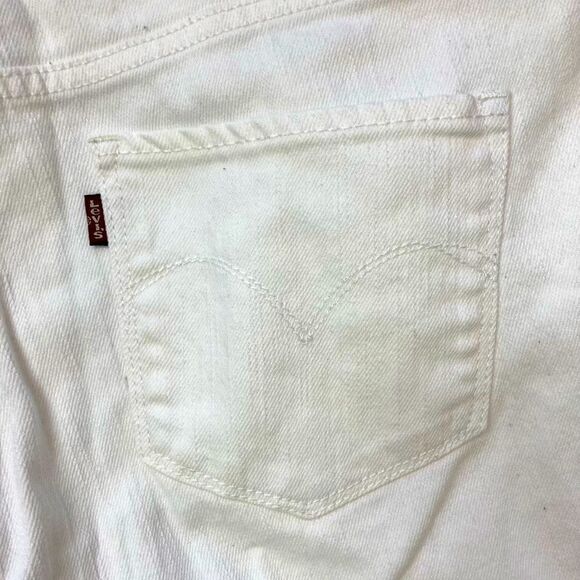 Levi’s Crisp White Demi Curve Jeans - Picture 7 of 10